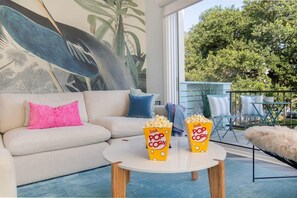 TV, bordtennis og bøker