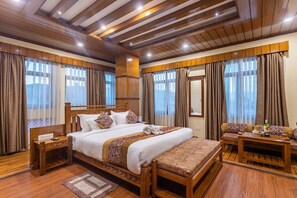 Minibar, desk, soundproofing, free WiFi