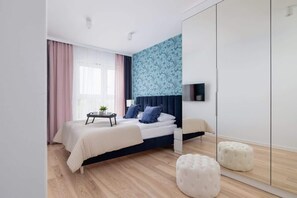 2 bedrooms, desk, iron/ironing board, WiFi