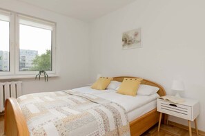 2 slaapkamers, een bureau, een strijkplank/strijkijzer, wifi