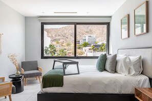 3 Schlafzimmer, Schreibtisch, Bügeleisen/Bügelbrett, WLAN