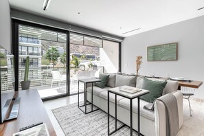 TV, offices - 2BR Rooftop & Pool in Cardinal (Cabo San Lucas)