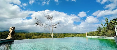 Kolam renang terbuka 