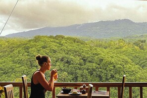 Tägliches inbegriffenes nach Wunsch zubereitetes Frühstück