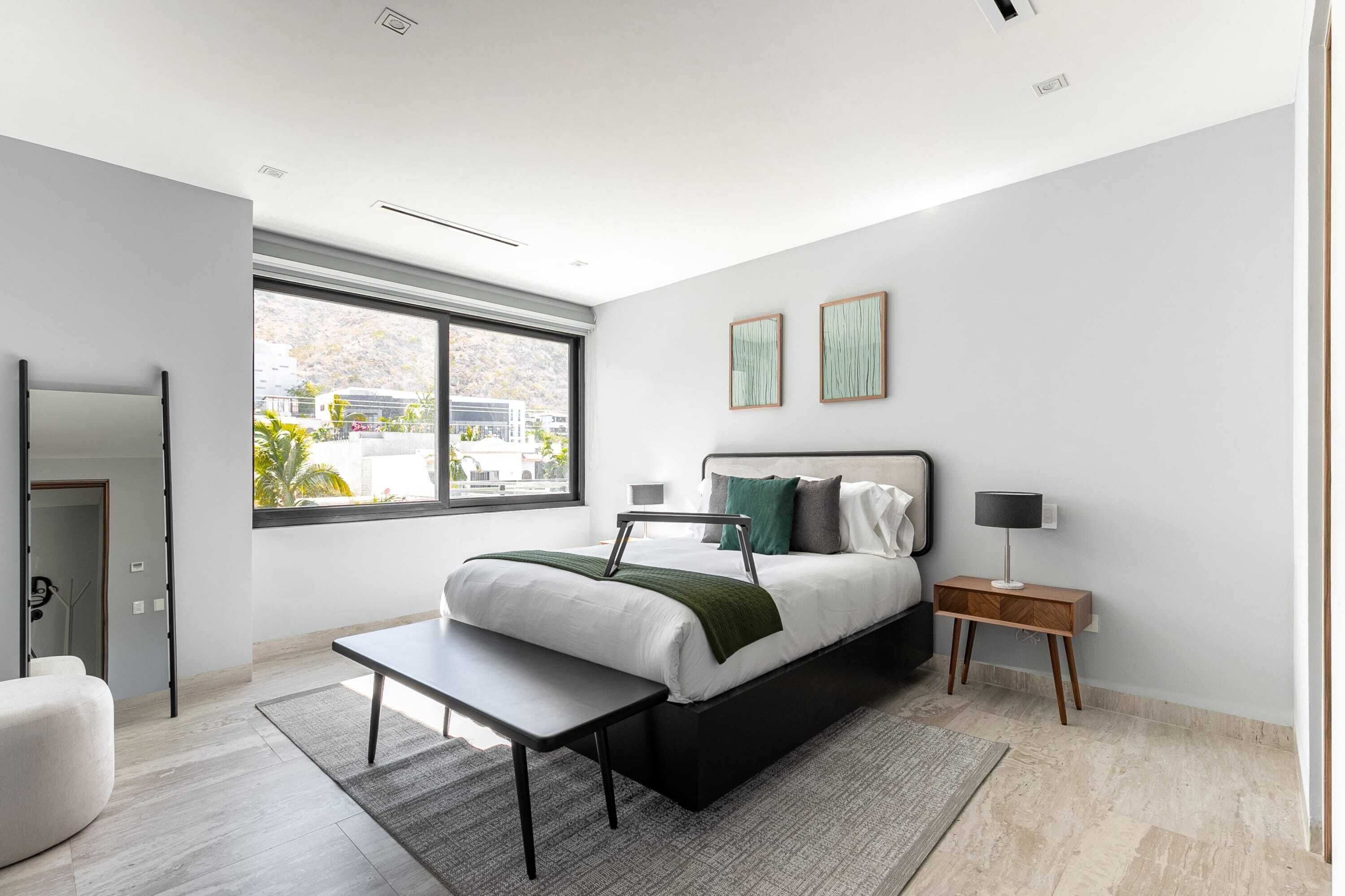 2 habitaciones, escritorio, tabla de planchar con plancha y wifi 