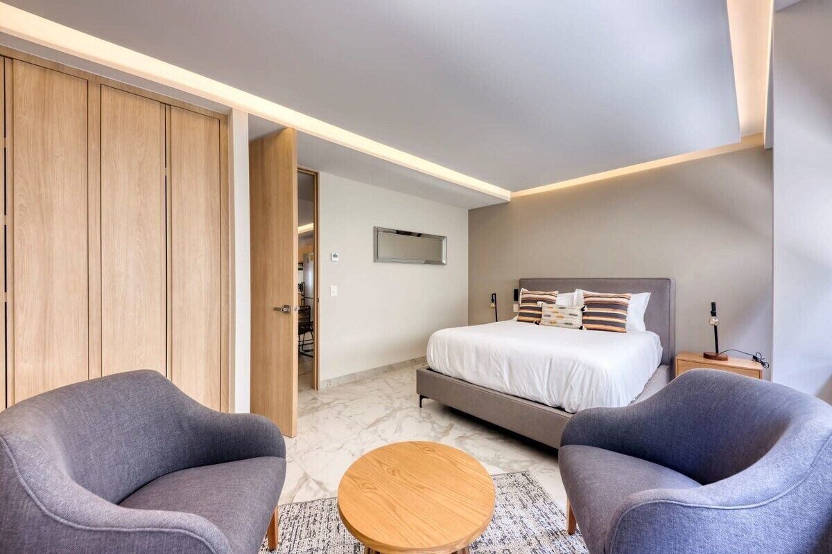 1 bedroom, desk, iron/ironing board, WiFi