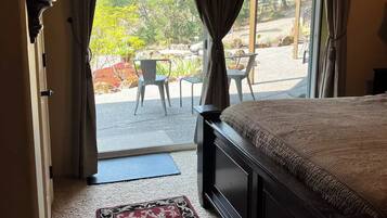 2 bedrooms, desk, iron/ironing board, free WiFi