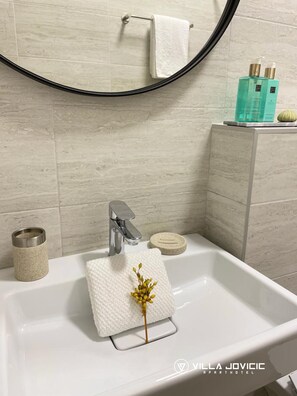 Bathroom - Aparthotel - VILLA JOVICIC (Herceg Novi)