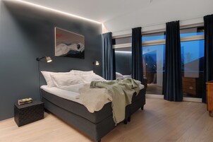 Elite Villa | Desk, blackout drapes, soundproofing, iron/ironing board