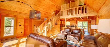 Smart TV, chimenea y tenis de mesa