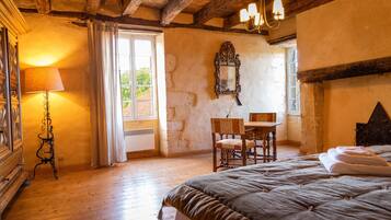 6 makuuhuonetta, silitysrauta/-lauta, internet, vuodevaatteet