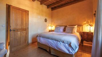 6 chambres, fer et planche à repasser, Wi-Fi, draps fournis