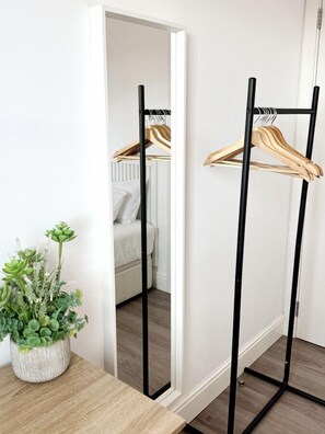 2 多间卧室、�熨斗/熨衣板、WiFi、床单