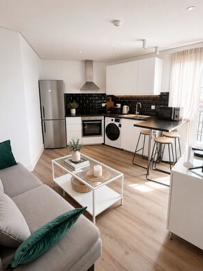 Interior - Grand Central House - Classic Two Bedroom Balcony (Gibraltar)