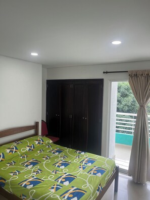 1 chambre, fer et planche à repasser, Wi-Fi, draps fournis