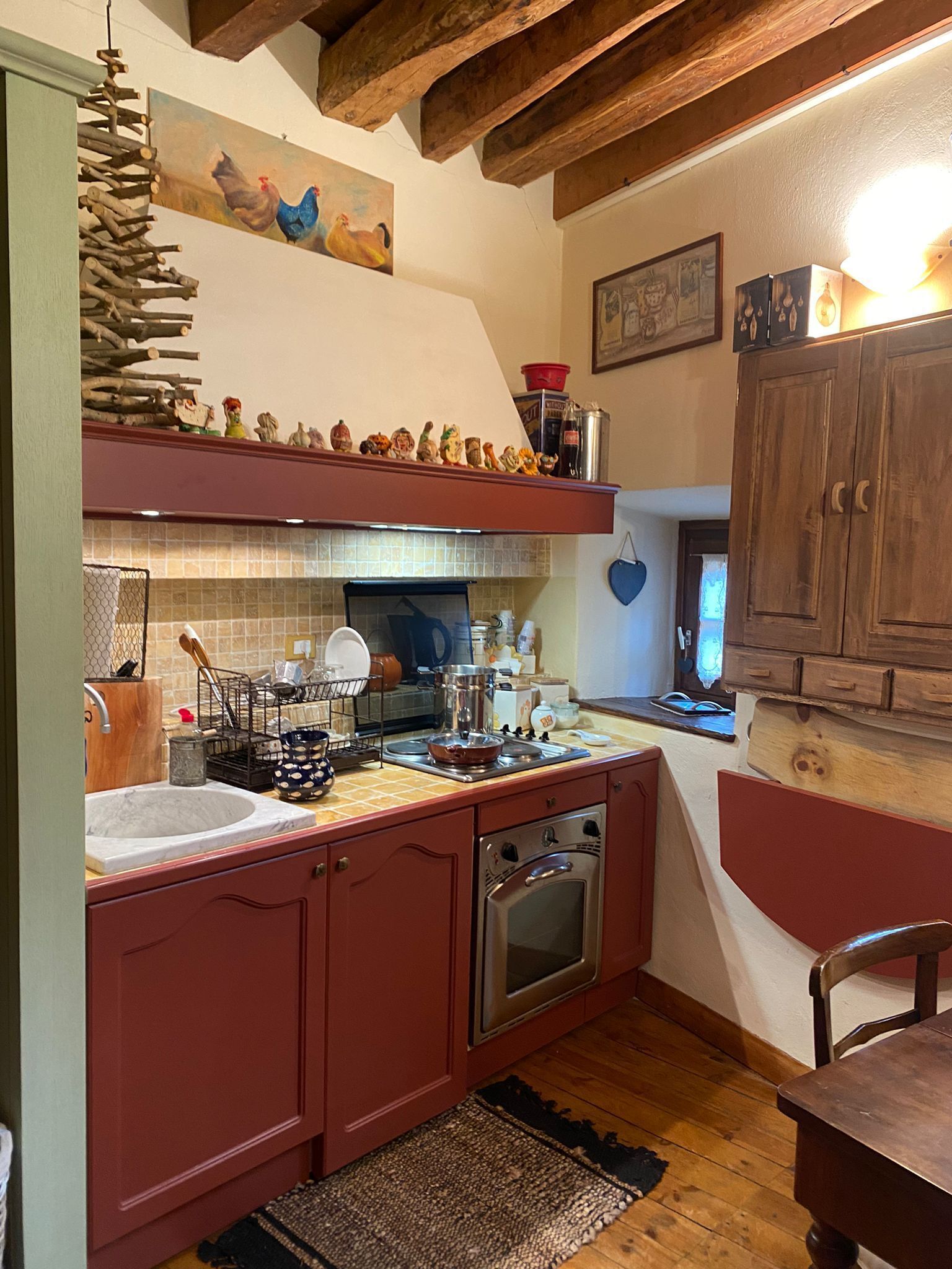 Réfrigérateur, four, plaque de cuisson, cafetière/bouilloire