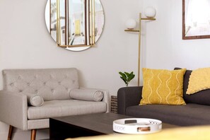 House | 4 bedrooms, Internet - Mid-century Gem w Secret 4th Bedroom Near Downtown (Palm Springs)