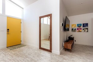 House | 4 bedrooms, Internet - Mid-century Gem w Secret 4th Bedroom Near Downtown (Palm Springs)