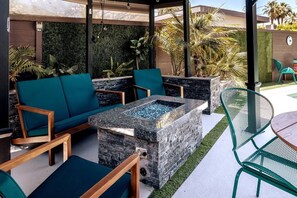 4 bedrooms, Internet - Mid-century Gem w Secret 4th Bedroom Near Downtown (Palm Springs)