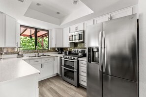 Casa | 3 camere, una scrivania, Internet