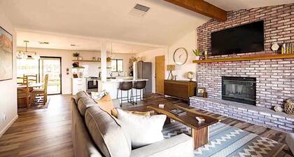 Cozy Rustic Home Minutes to Joshua Tree Nat l Park