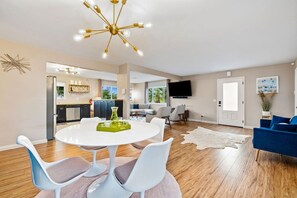 3 bedrooms, Internet - Casita Cerritos - NEW - Luxurious Modern Retreat in Palm Springs (Palm Springs)