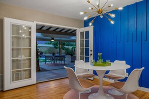 3 bedrooms, Internet - Casita Cerritos - NEW - Luxurious Modern Retreat in Palm Springs (Palm Springs)