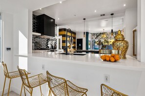 4 bedrooms, Internet - The Escape Island (Palm Springs)