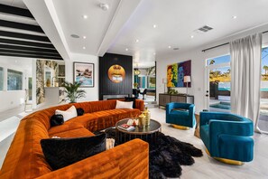 Interior - The Escape Island (Palm Springs)