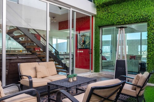 Hidden Gem Villa With Serene Beach Pool Access
