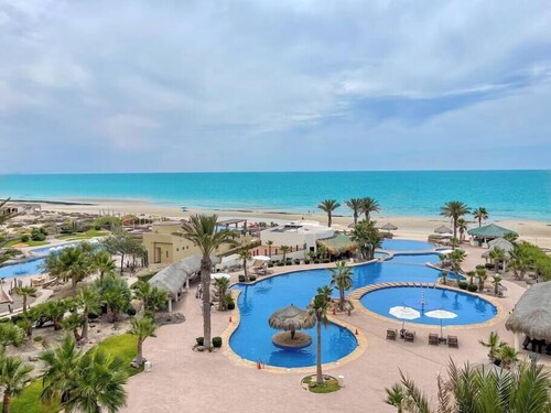 Quiet Beachfront Condo With Pools Private Beach