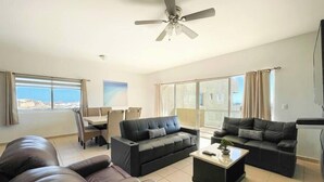 Room - Cozy Condo With Beach Pool Access (Puerto Peñasco)