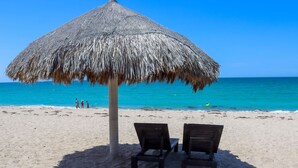 House - Renovated Beachfront Condo With Private Beach (Puerto Peñasco)