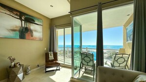 House - Renovated Beachfront Condo With Private Beach (Puerto Peñasco)