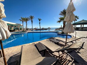 Apartment | 1 bedroom - Renovated Beachfront Condo With Private Beach (Puerto Peñasco)