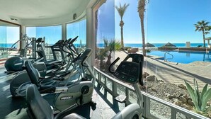 House - Renovated Beachfront Condo With Private Beach (Puerto Peñasco)
