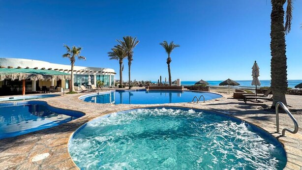 House - Renovated Beachfront Condo With Private Beach (Puerto Peñasco)