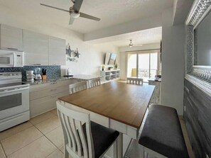 1 bedroom - Gorgeous Beachfront Gem With Water Slides (Puerto Peñasco)