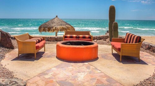 Hidden Gem Condo With Pools Private Beach