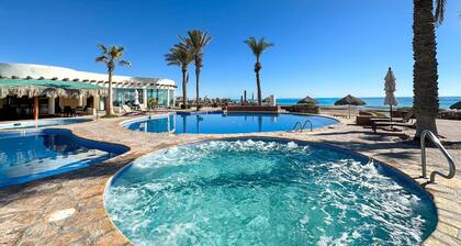 Stylish Condo With Serene Beach Infinity Pool