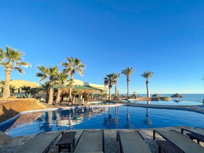 House | 2 bedrooms - Oceanfront Condo With Astonishing View (Puerto Peñasco)