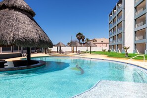 Room - Unwind in a Modern Condo With Stunning View (Puerto Peñasco)