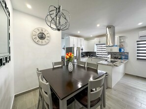House | 3 bedrooms, Internet - The Ultimate Downtown Home (Puerto Peñasco)