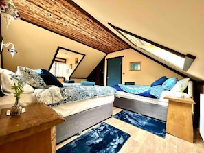 2 bedrooms, iron/ironing board, free WiFi, bed sheets