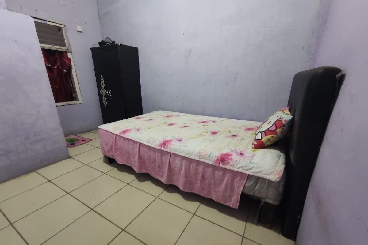 Chambre Simple Ăconomique | Wi-Fi gratuit, draps fournis
