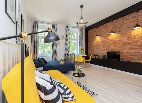 Studio – design | Individuelt dekorert, individuelt innredet og blendingsgardiner. Sydonia Apartments