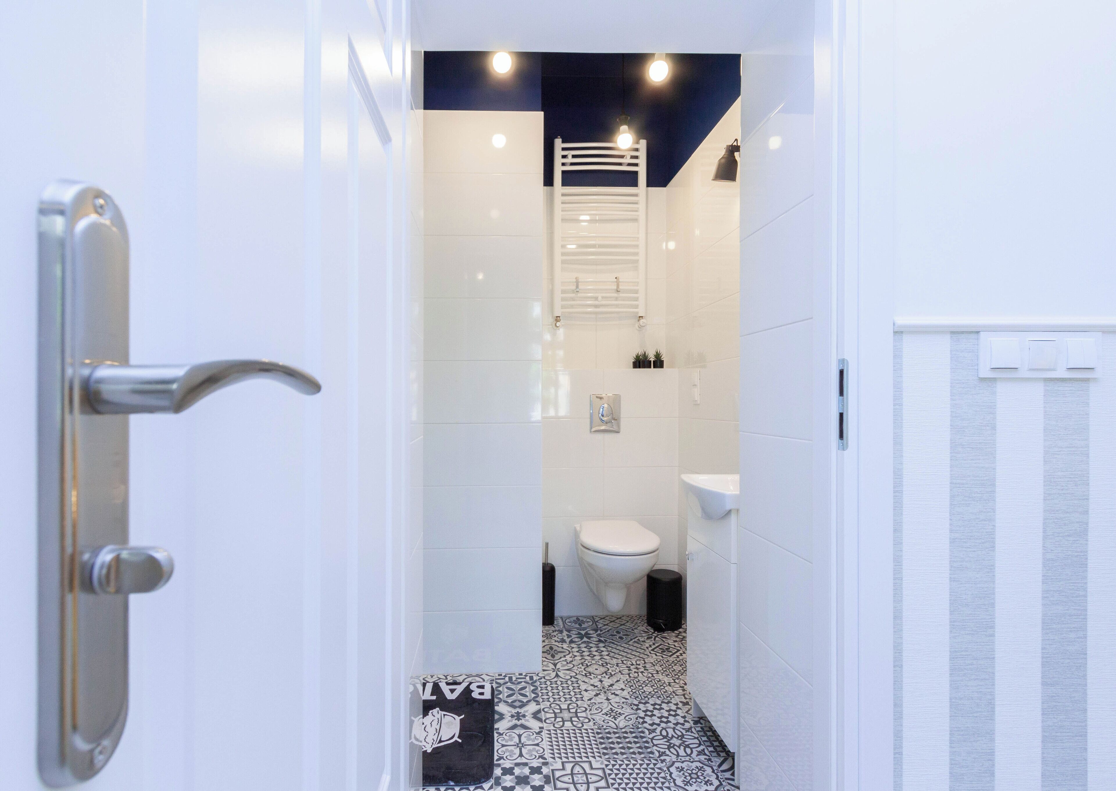 Studio Design | Badrum | Dusch, hårtork, handdukar och tvål