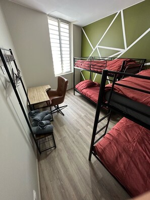 2 bedrooms, travel cot, free WiFi, bed sheets