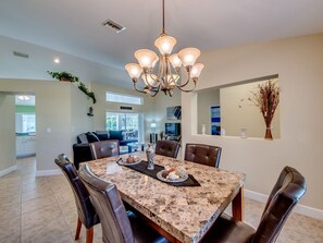 Dining - Villa Helen in Cape Coral (Cape Coral)