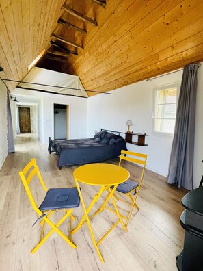 1 bedroom, free WiFi, bed sheets